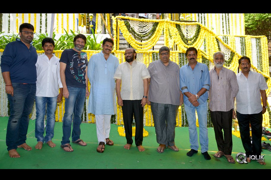 Pawan-Kalyan-and-Trivikram-New-Movie-Opening-Photos